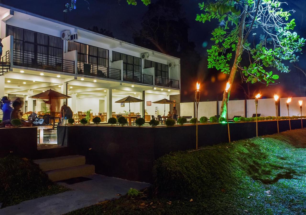 Lavish Resort - Sigirya Sigiriya Exterior photo