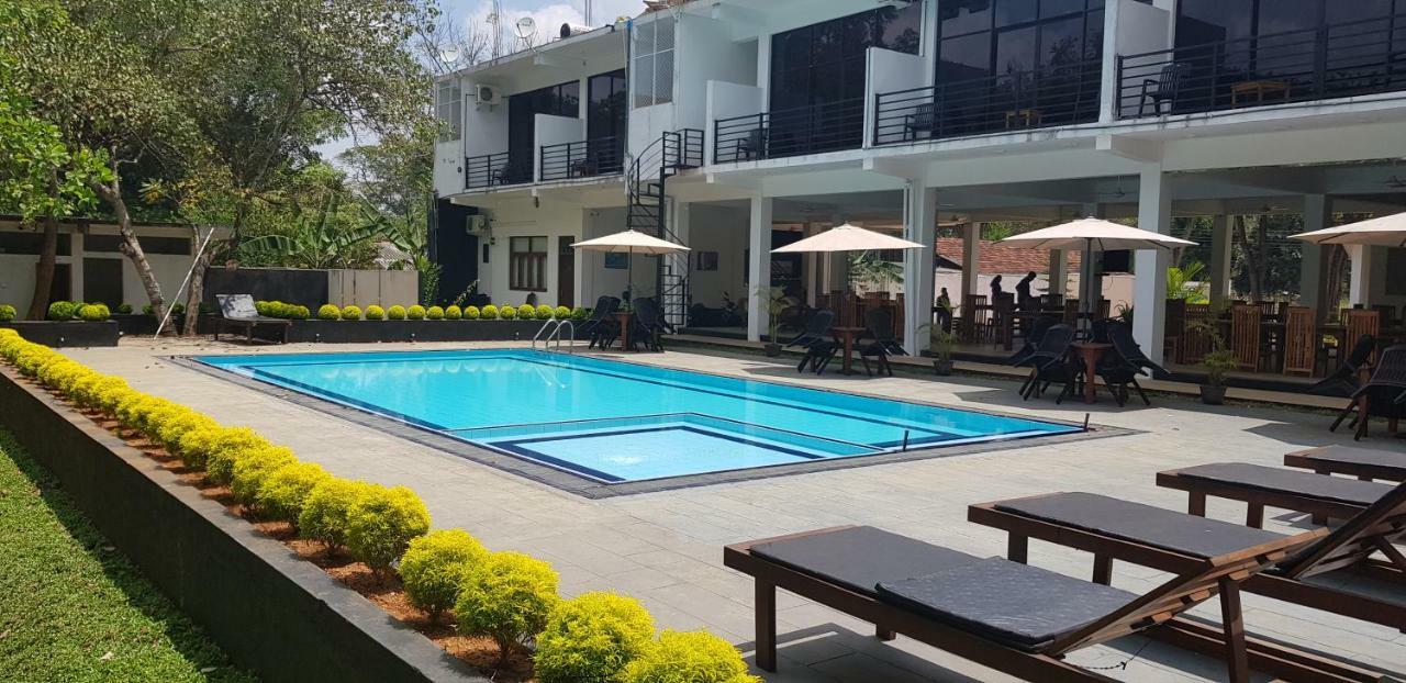 Lavish Resort - Sigirya Sigiriya Exterior photo